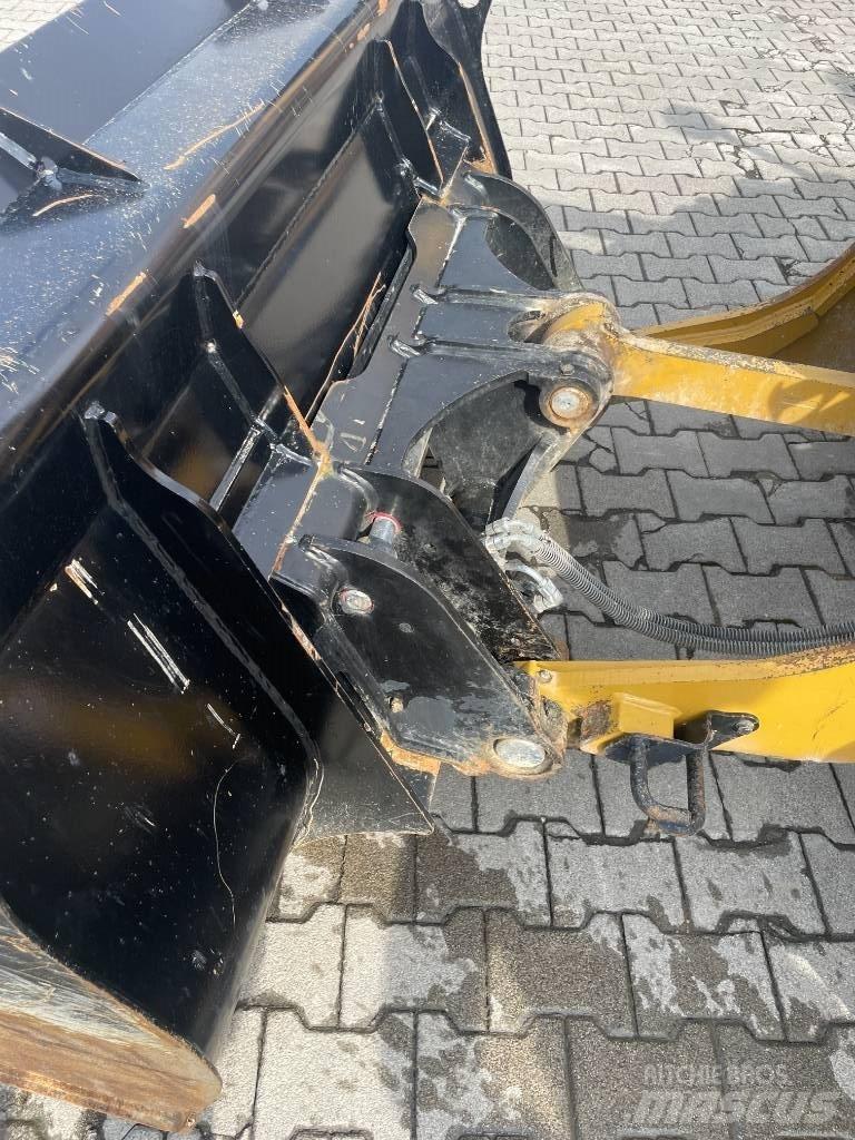 CAT 906 M Pale gommate