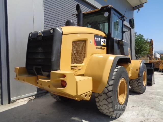 CAT 930M Pale gommate