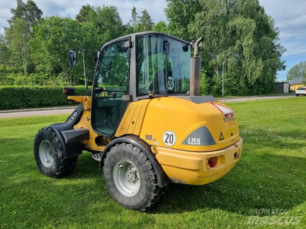 Volvo L25B Mini Pale Gommate