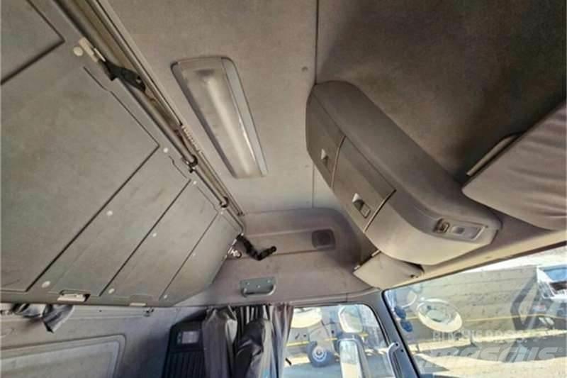 UD TRUCKS QUON Camion altro