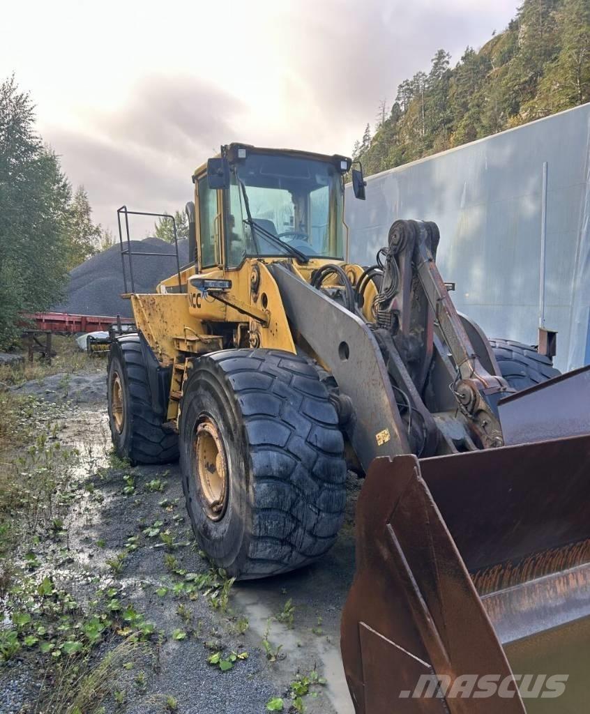 Volvo L 220 D Pale gommate