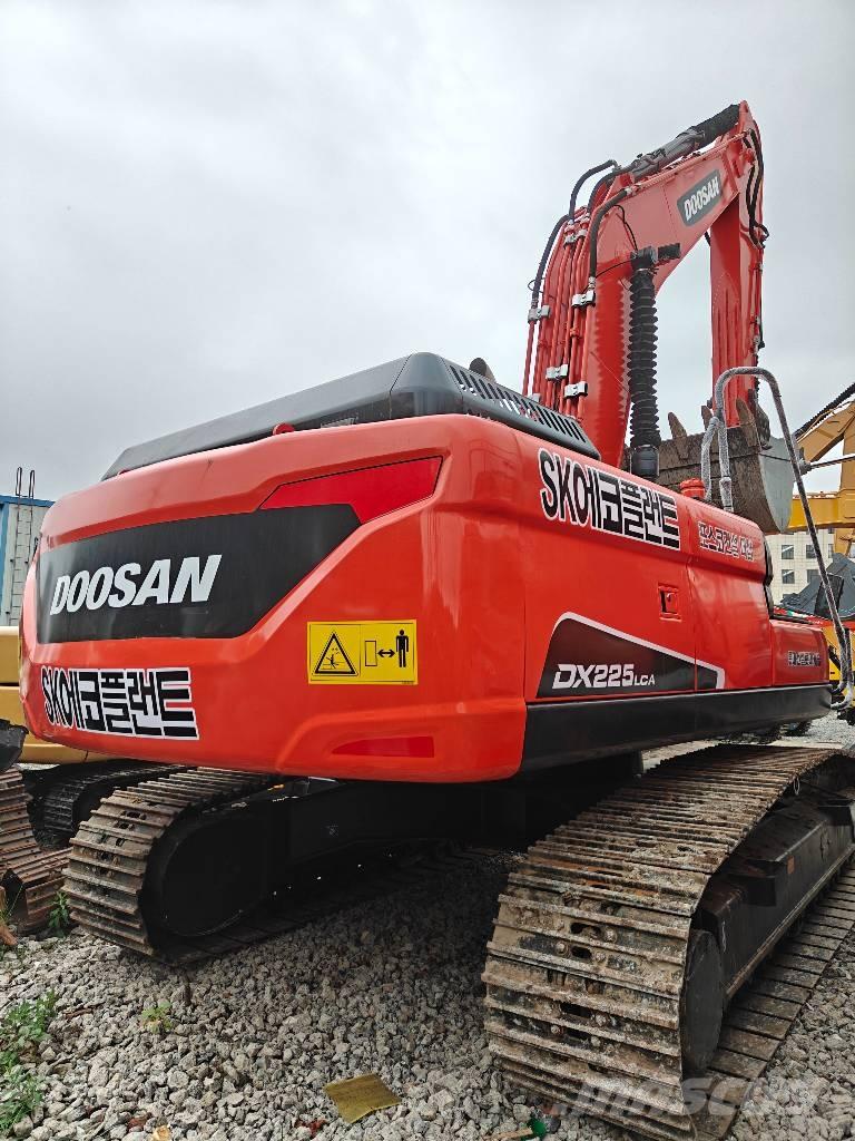 Doosan DX 225 LC-9C Escavatori cingolati