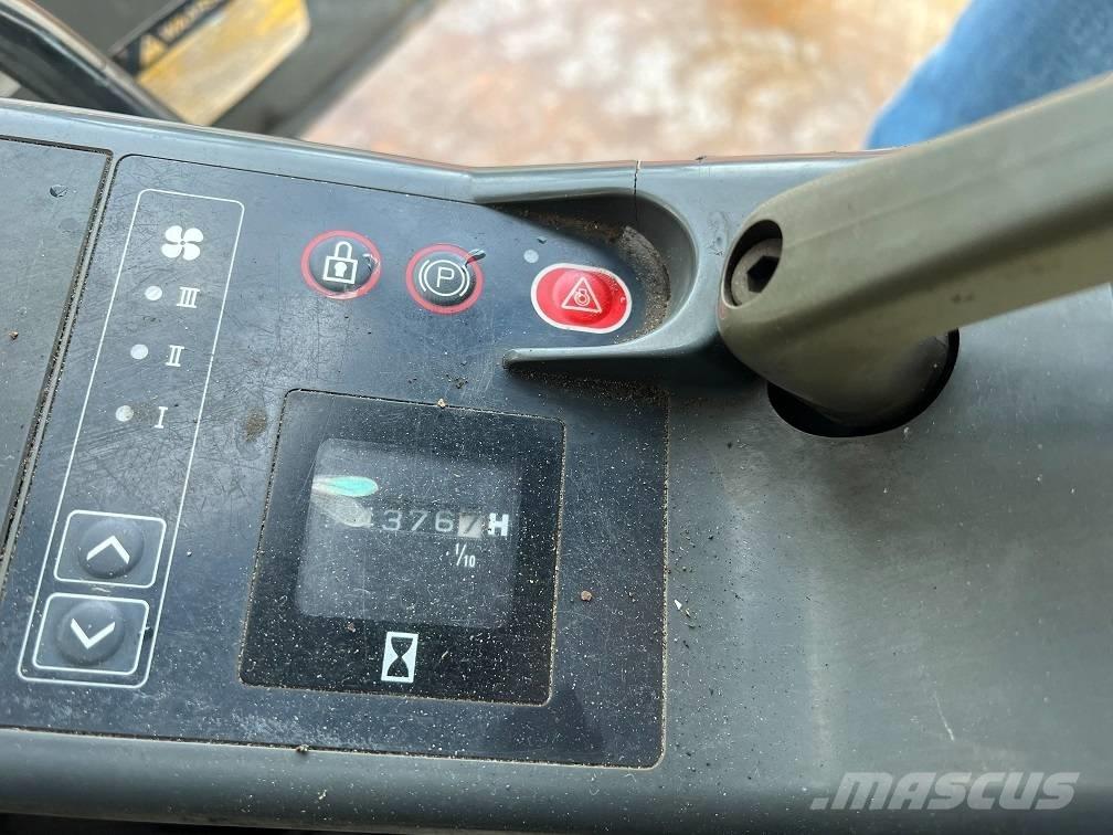 JCB JS 240 LC Escavatori cingolati