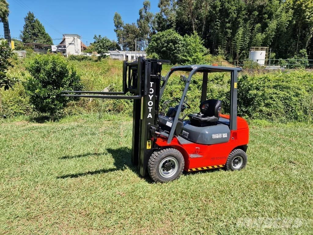 Toyota 25 Carrelli elevatori diesel