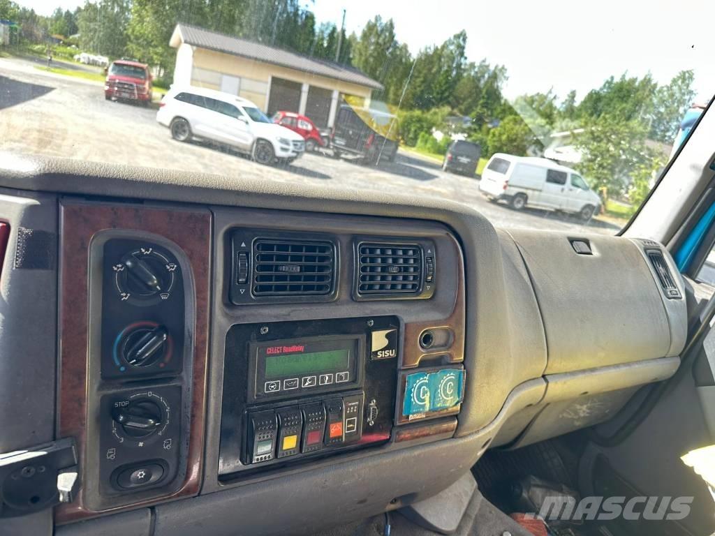 Sisu E11 Camion per il trasporto di macchine forestali