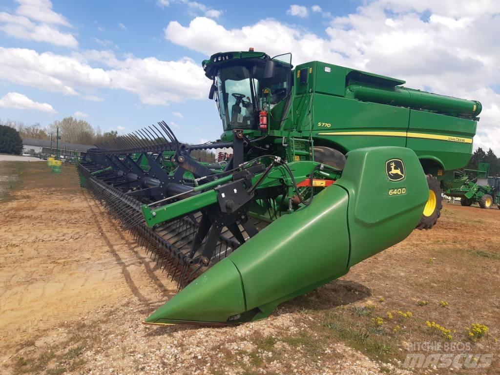 John Deere 640 D Testate per mietitrebbie
