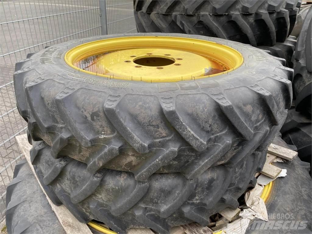 BKT 270/95R32 Pneumatici, ruote e cerchioni