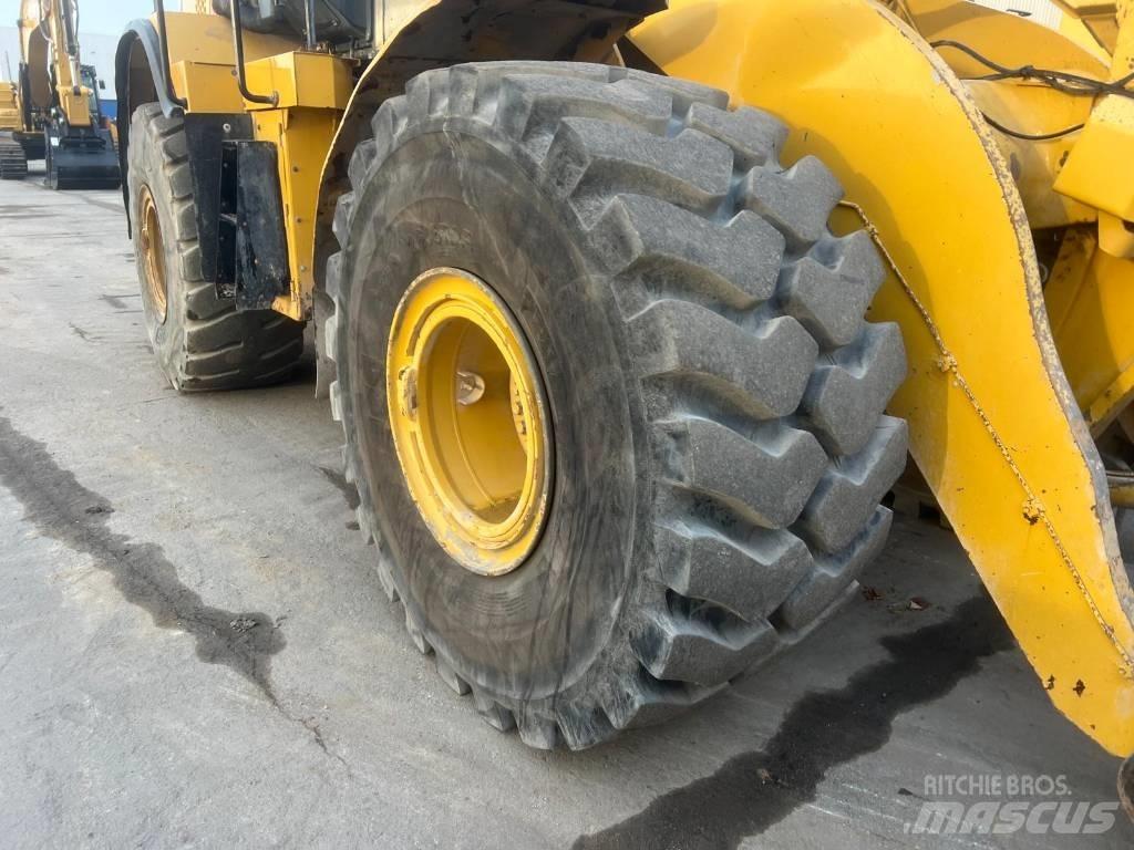 CAT 966M XE Pale gommate