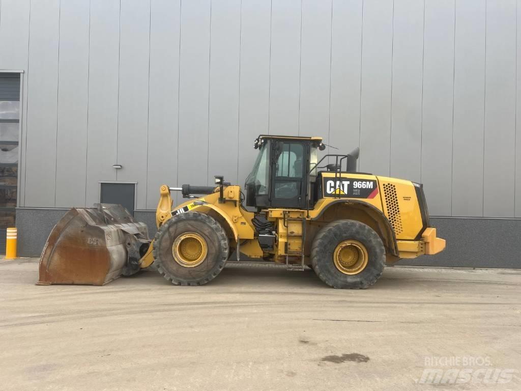 CAT 966M XE Pale gommate