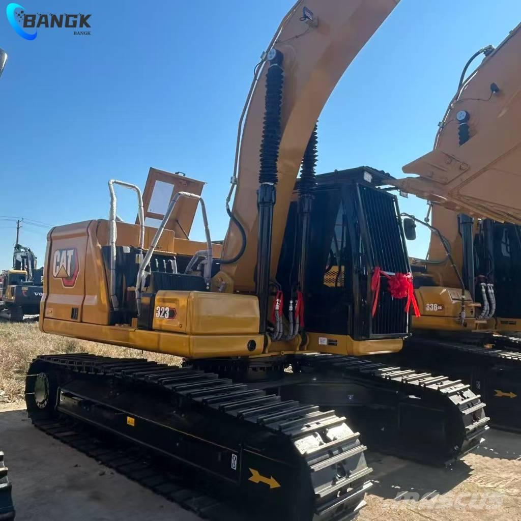 CAT 323 Escavatori cingolati