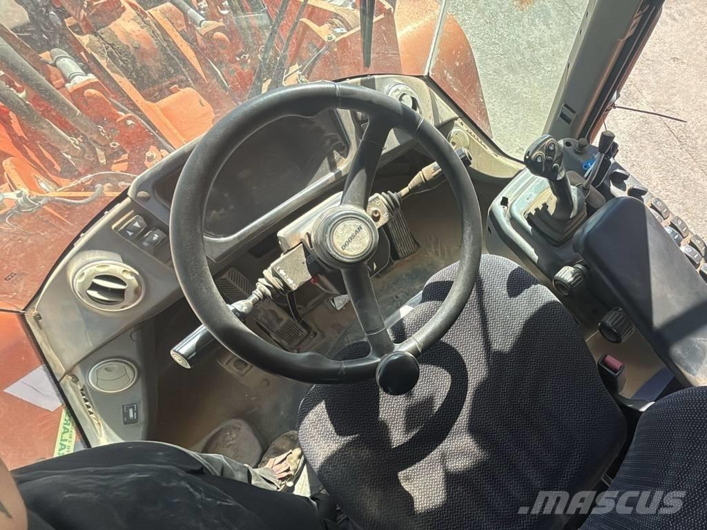 Doosan DL 250-3 Pale gommate