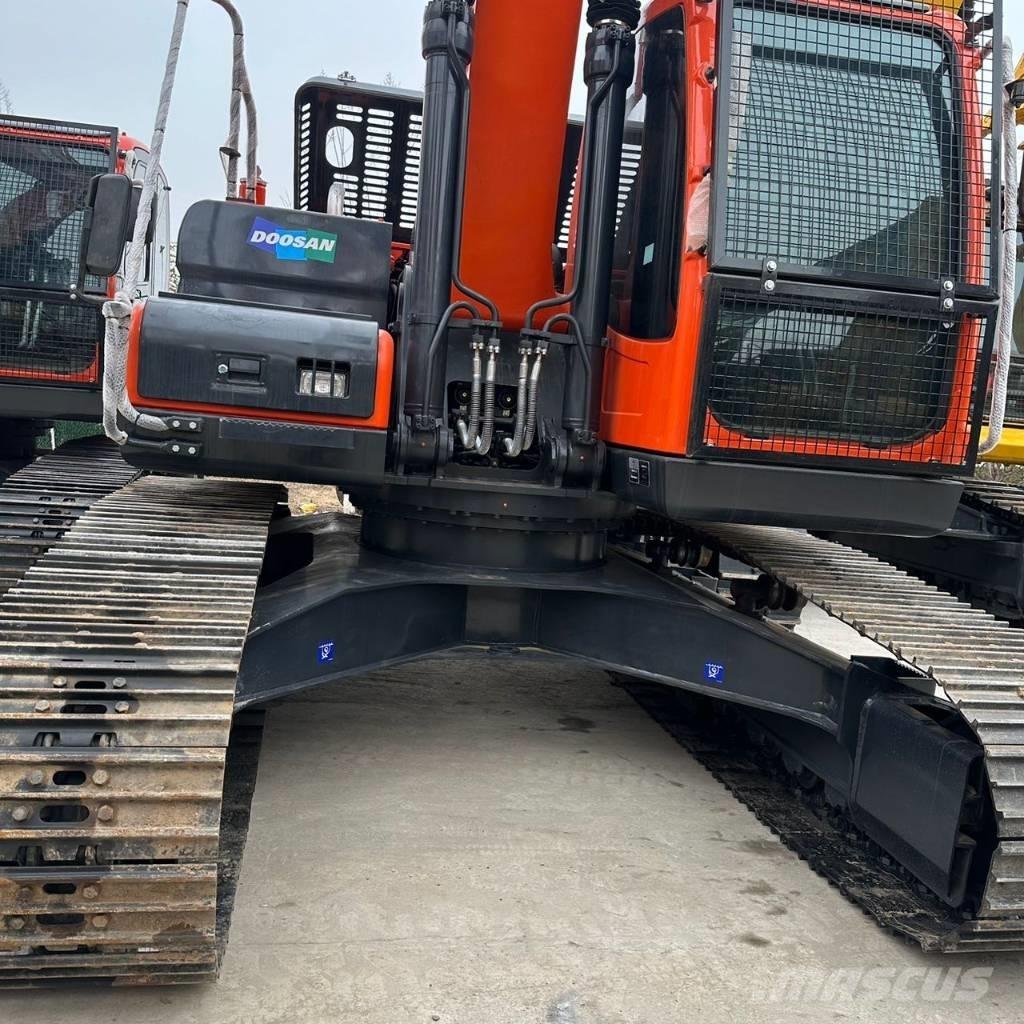 Doosan DX225LC-9C Escavatori cingolati