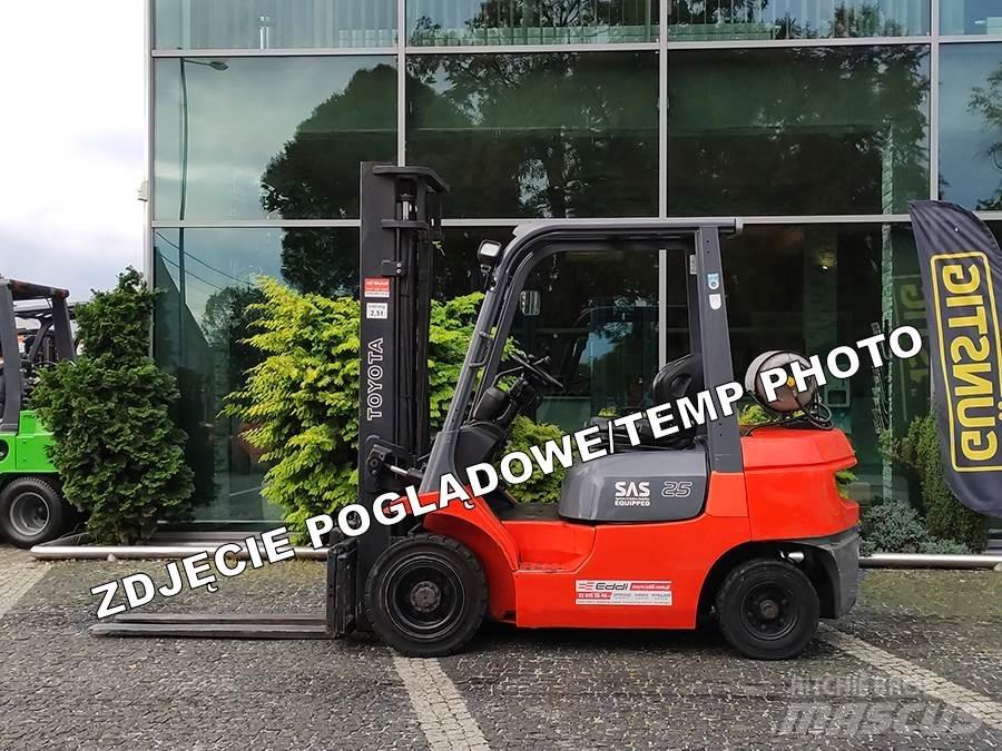 Toyota 42-7FGF25 Carrelli elevatori GPL