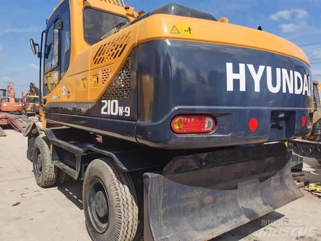 Hyundai R210W-9 Escavatori gommati