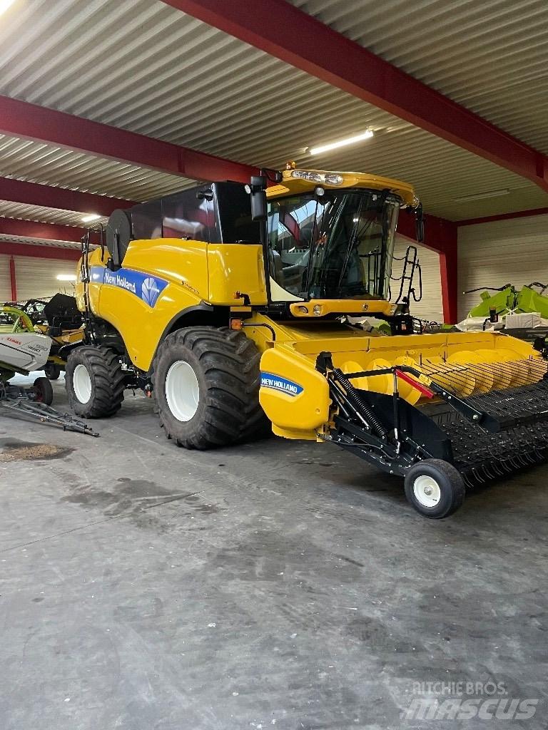 New Holland CX 8080 Mietitrebbiatrici