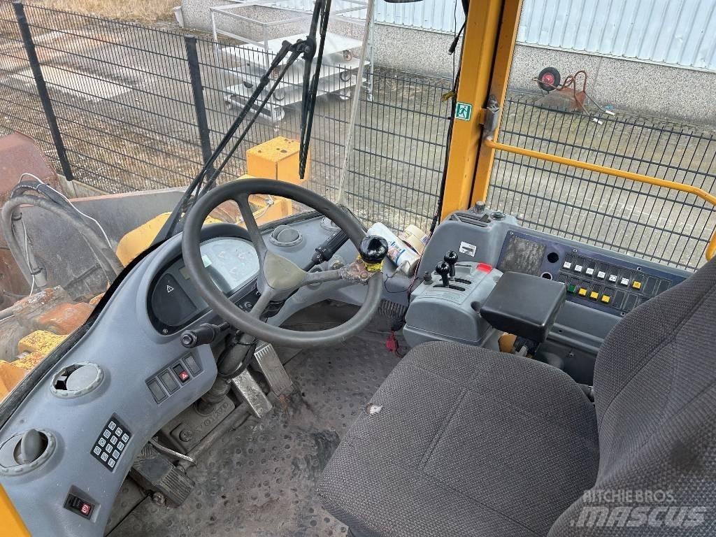 Volvo L 220 E Pale gommate