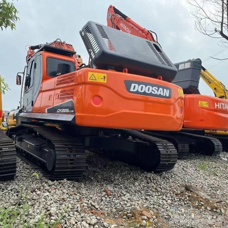 Doosan DX 225 Escavatori cingolati