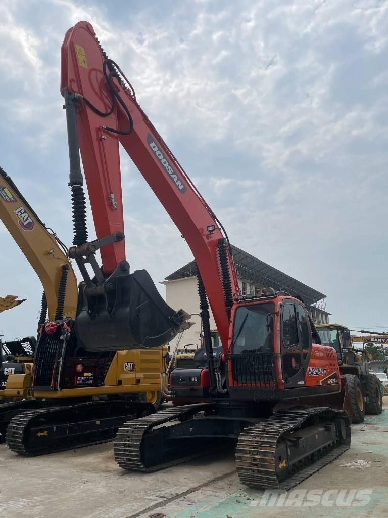 Doosan DX 225 LCA Escavatori cingolati
