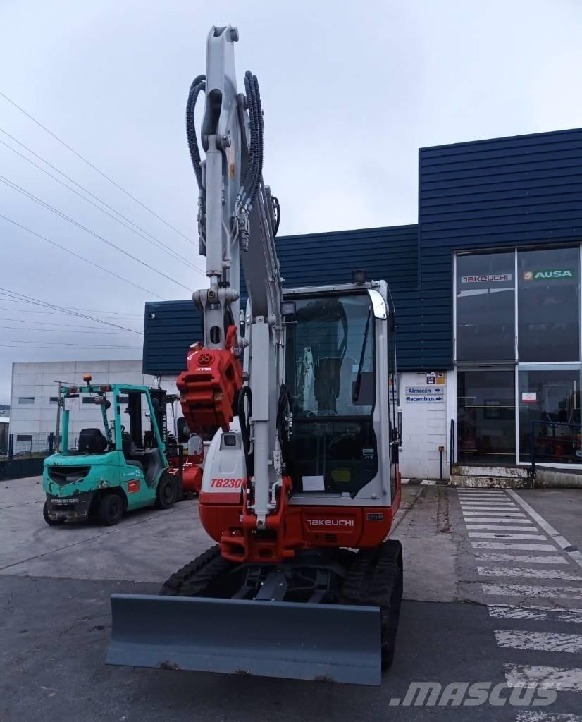 Takeuchi TB 230 Miniescavatori