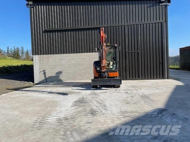 Hitachi u 33 Miniescavatori
