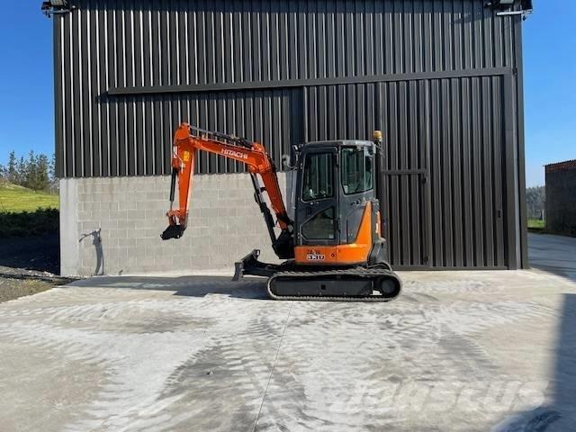 Hitachi u 33 Miniescavatori