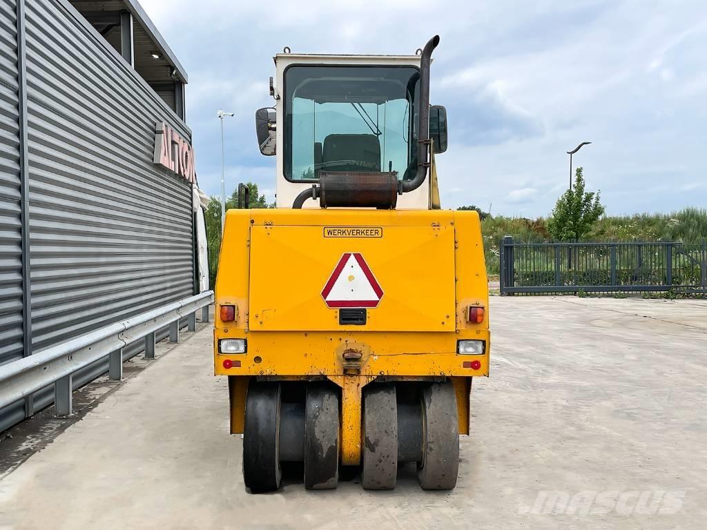 Dynapac CP 142 Rulli gommati