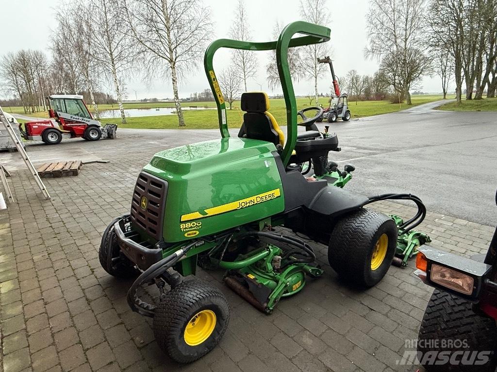 John Deere 8800 Trattorini tagliaerba