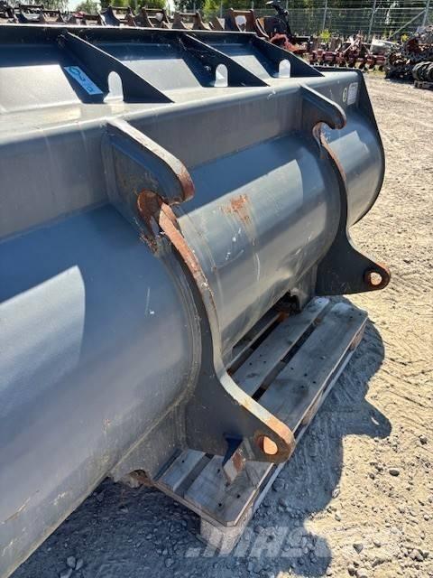  Leonardi Skopa Benne