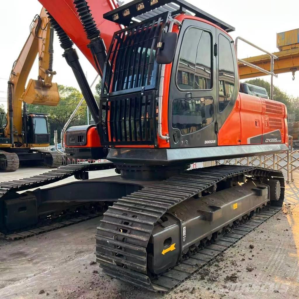 Doosan DX225LC-9C Escavatori cingolati