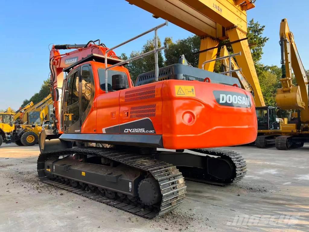 Doosan DX225LC-9C Escavatori cingolati