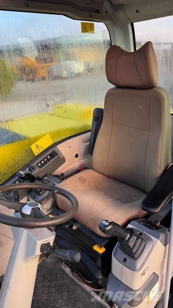 New Holland MH 2.6 Escavatori gommati