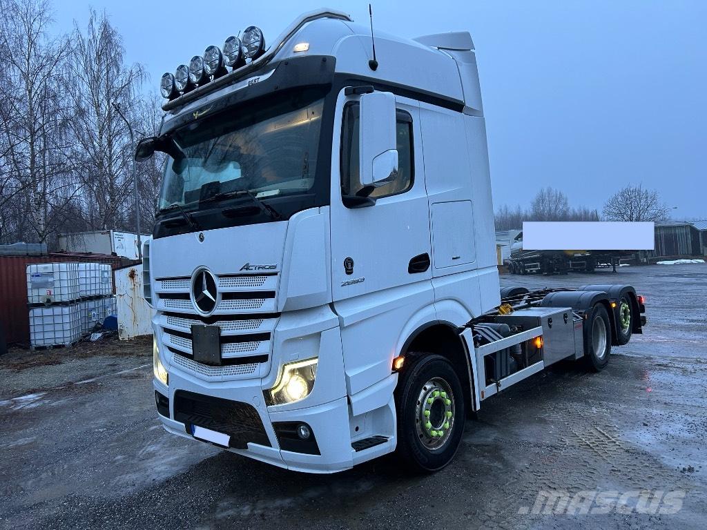 Mercedes-Benz 2853 Autocabinati