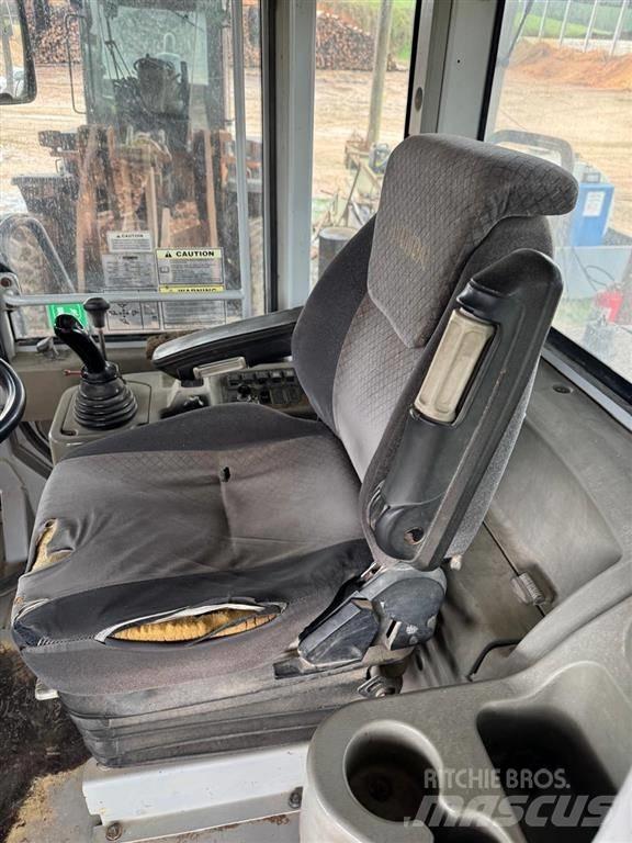 Hyundai HL 757 TM-7 Pale gommate