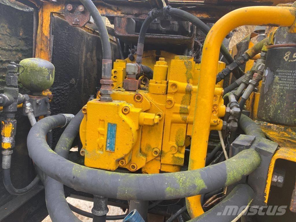 JCB JS 130 Escavatori cingolati