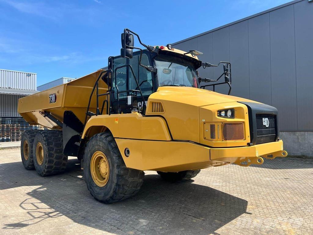 CAT 730 Dumper a telaio rigido