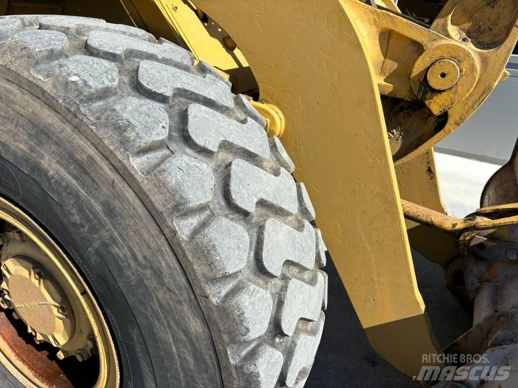 CAT 936 Pale gommate