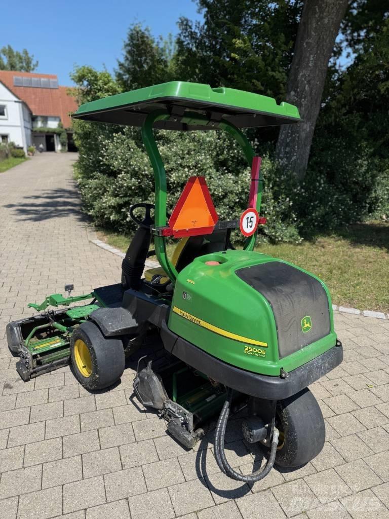 John Deere 2500 E Tosaerba per il green