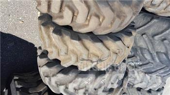  Pneus 10.5/80-18 Pneumatici, ruote e cerchioni