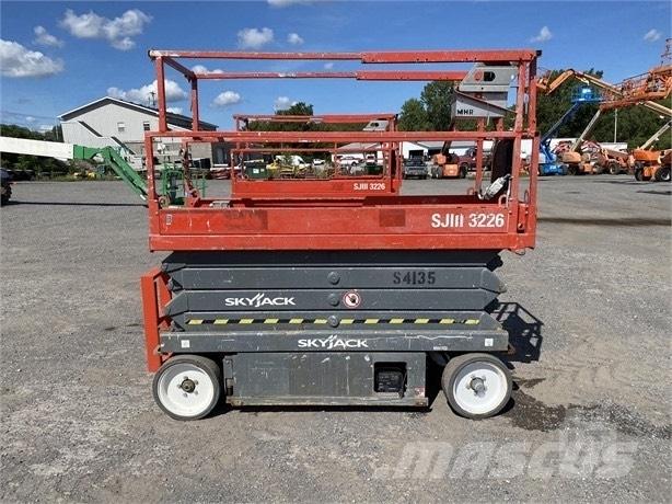SkyJack SJ III 3226 Piattaforme a pantografo
