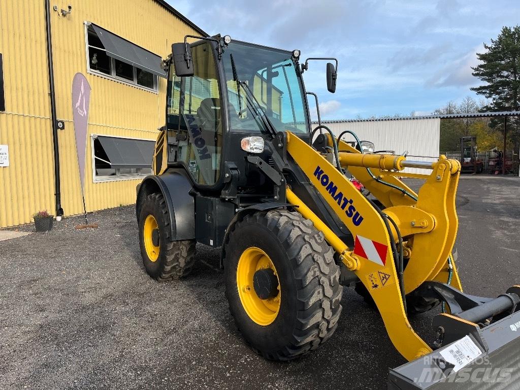 Komatsu WA80M-8 Pale gommate