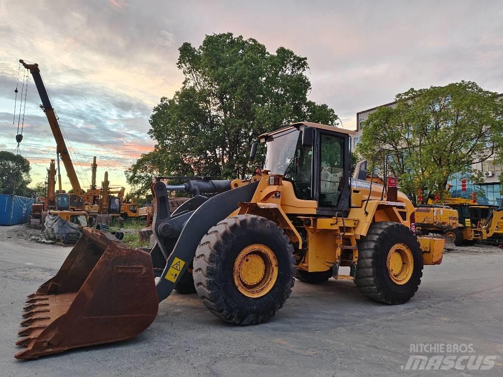 Volvo L 120 Pale gommate