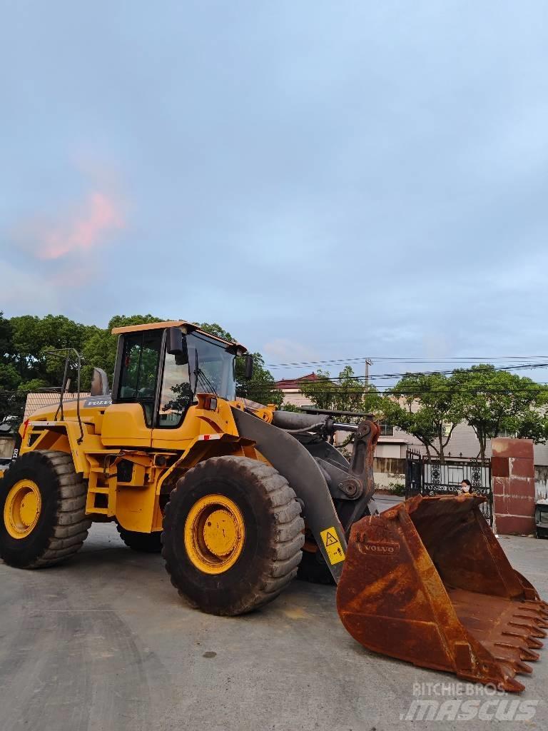 Volvo L 120 Pale gommate