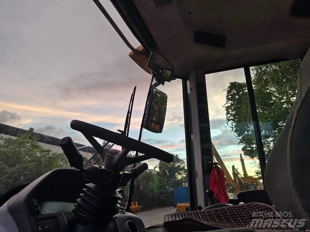Volvo L 120 Pale gommate