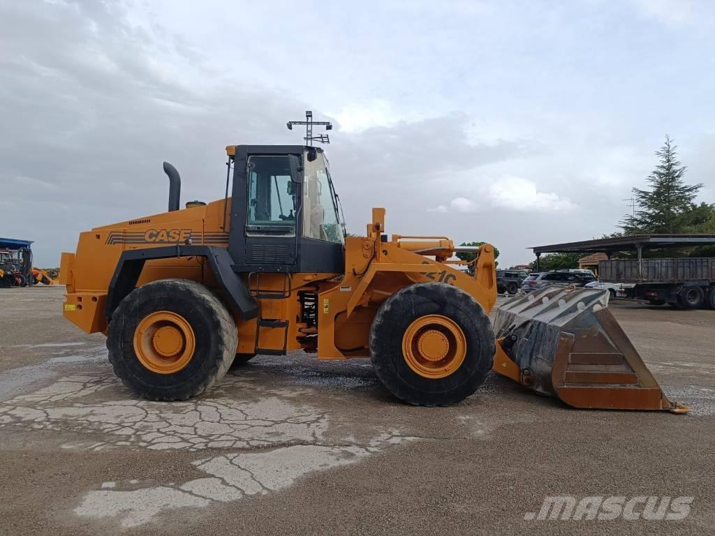 CASE 821 C Pale gommate
