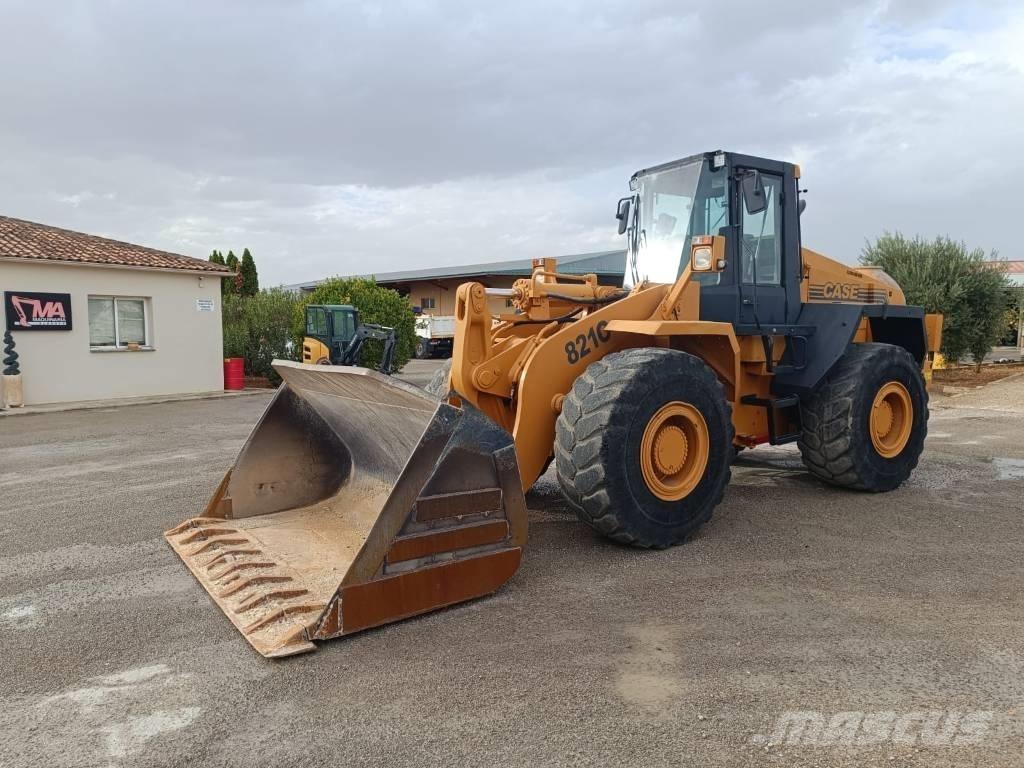 CASE 821 C Pale gommate