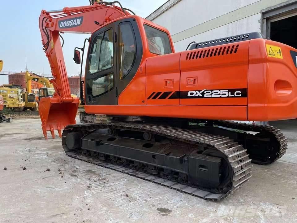Doosan dx225 Escavatori cingolati