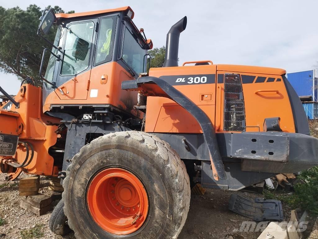 Doosan DL 300-3 Pale gommate