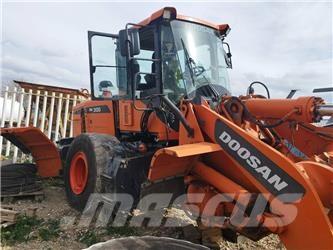 Doosan DL 300-3 Pale gommate