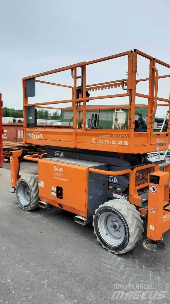 SkyJack SJ 6832 RTE Piattaforme a pantografo