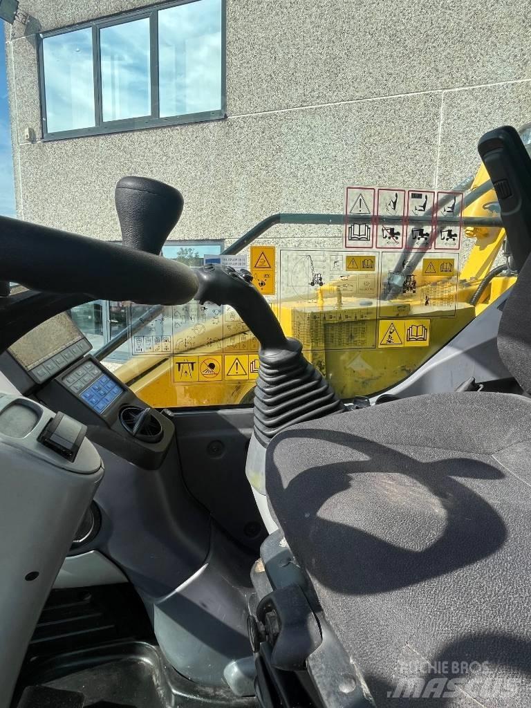 Komatsu PW98MR-10 Escavatori gommati